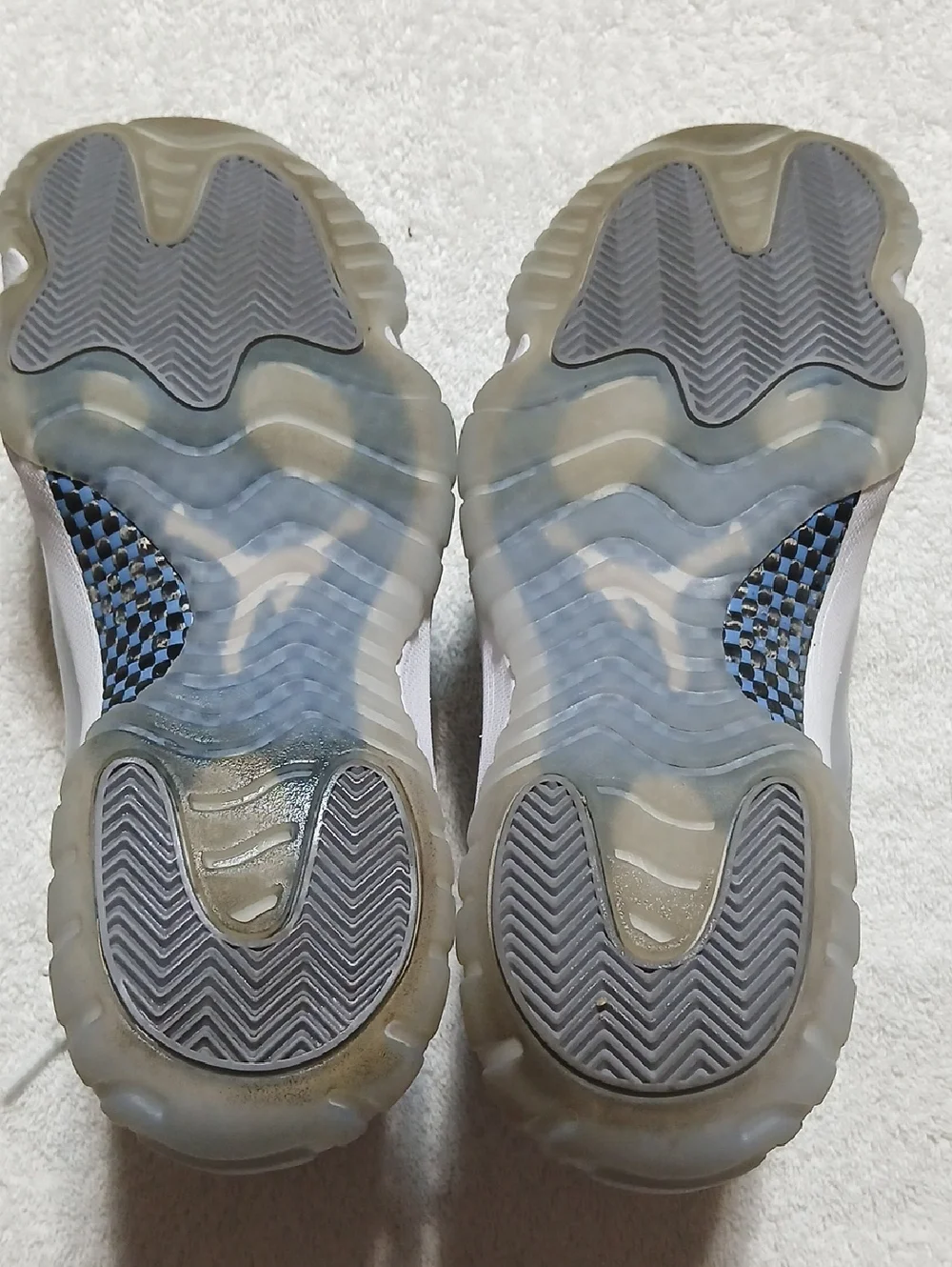 Air Jordan 11 Retro Low Top Sneakers Size 11.5 Mens